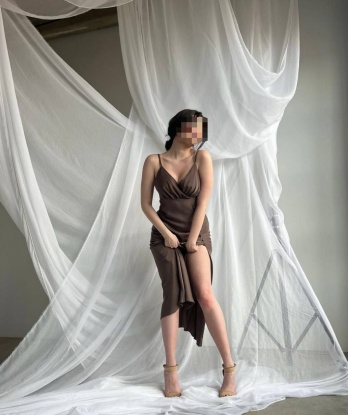 Сладкая и страстная красотка приглашает в гости и готова погрузить тебя в мир наслаждения и разврата. Со мной тебе не будет скучно, я доставлю тебе массу удовольствия. Звони, не стесняйся! 5688, 24 года